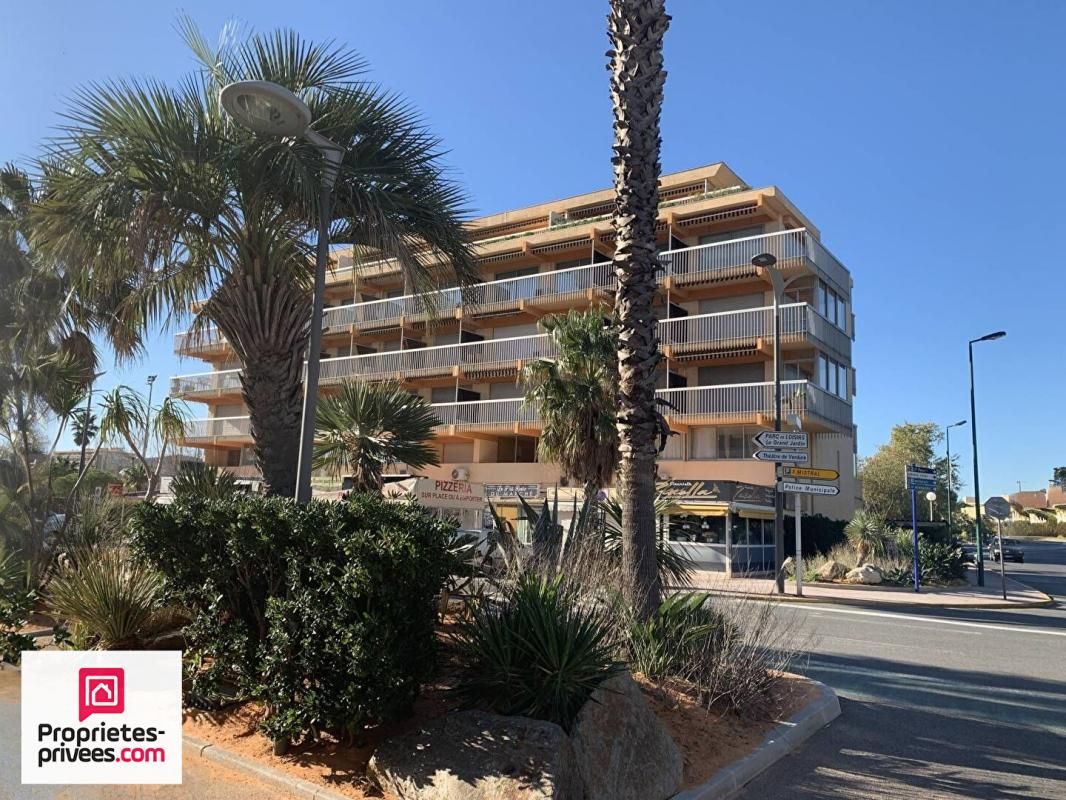LE LAVANDOU LE LAVANDOU Appartement traversant rénové à 100 m de la plage 2