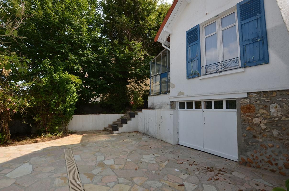 SAINTE-GENEVIEVE-DES-BOIS Maison Sainte Genevieve Des Bois 5 pièces 90 m² proche gare 2