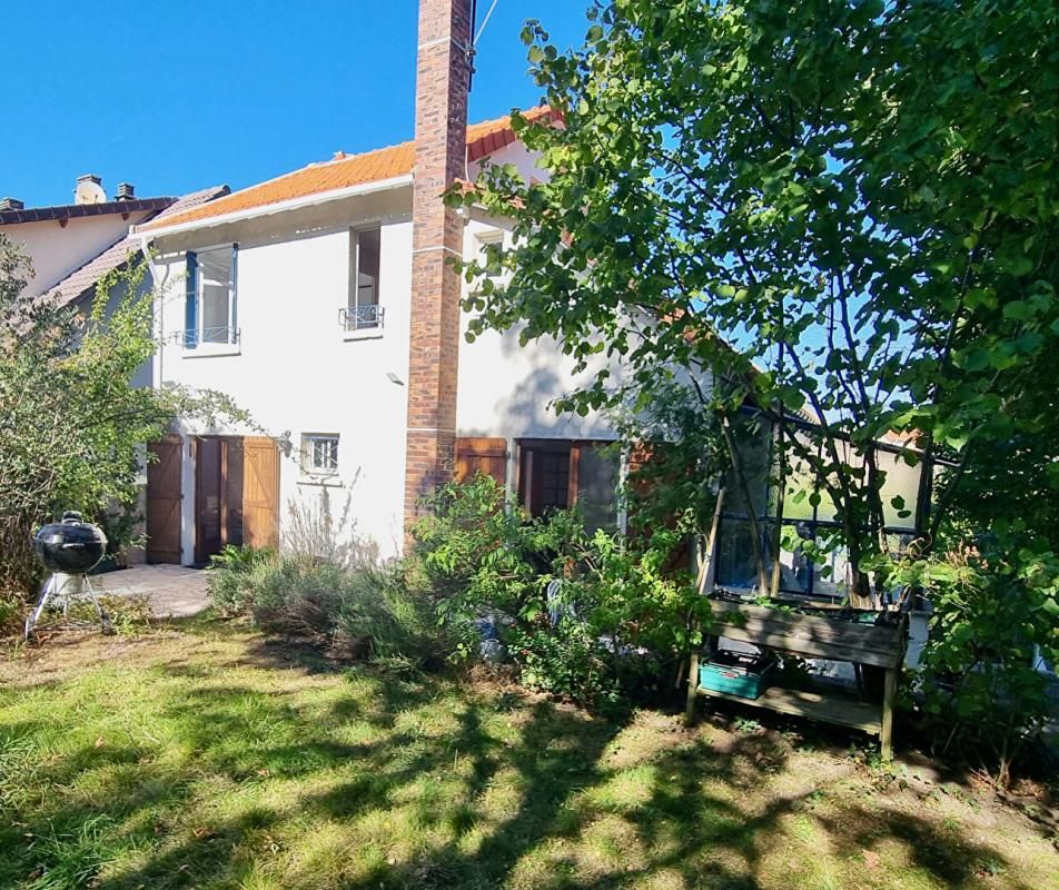 SAINTE-GENEVIEVE-DES-BOIS Maison Sainte Genevieve Des Bois 5 pièces 90 m² proche gare 3