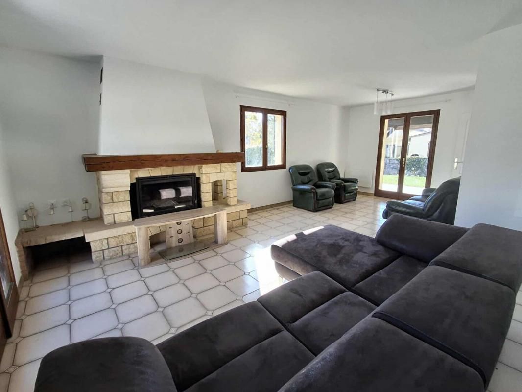 SAINT-ANDRE-DE-CUBZAC Maison rénovée avec dépendance, garage et grand terrain divisible ? plein centre de Saint-André-de-Cubzac (33240) 3