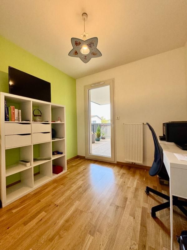 GENAS Appartement Genas 4 pièce(s) 82 m2 4