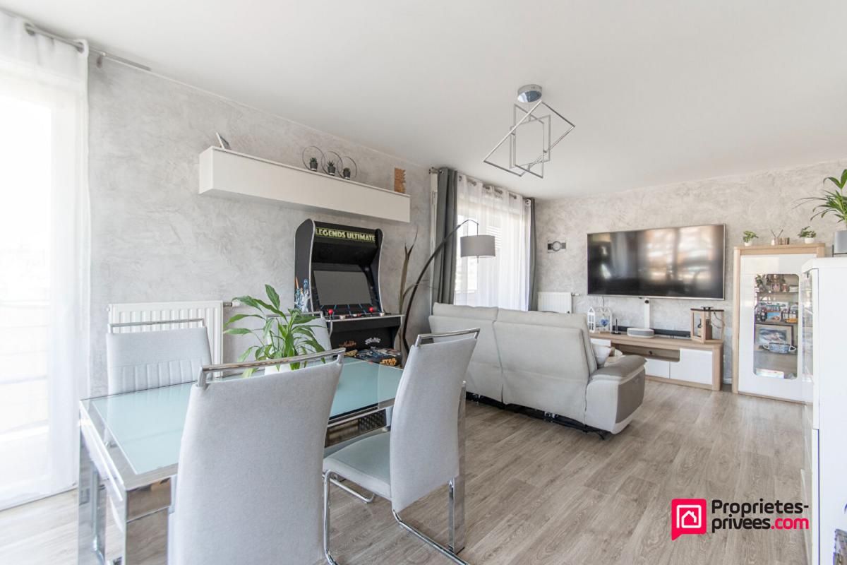 CORBEIL-ESSONNES Appartement F4 84m² avec terrasse de 76m² et 2 balcons 2