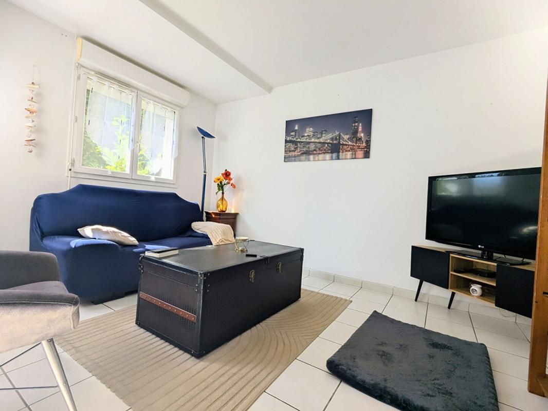 SAINT-QUENTIN-DE-BARON Maison lumineuse avec jardin et garage ? Idéal investisseur ? Saint-Quentin-de-Baron (30 min de Bordeaux) 2