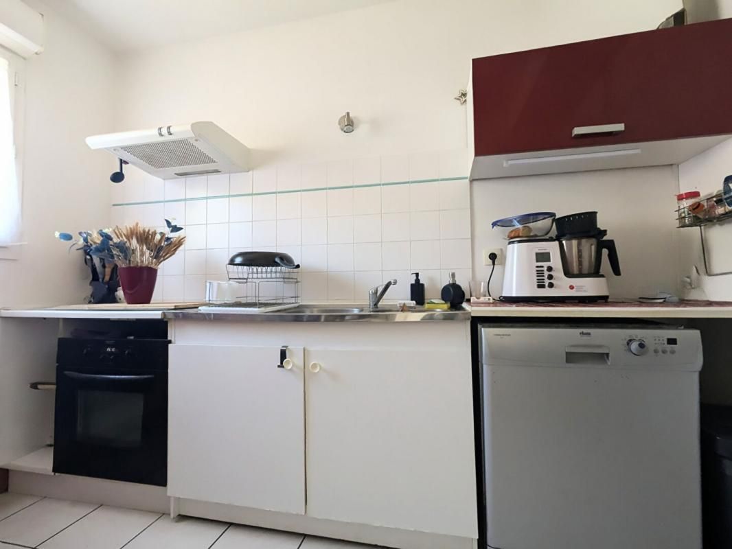 SAINT-QUENTIN-DE-BARON Maison lumineuse avec jardin et garage ? Idéal investisseur ? Saint-Quentin-de-Baron (30 min de Bordeaux) 3