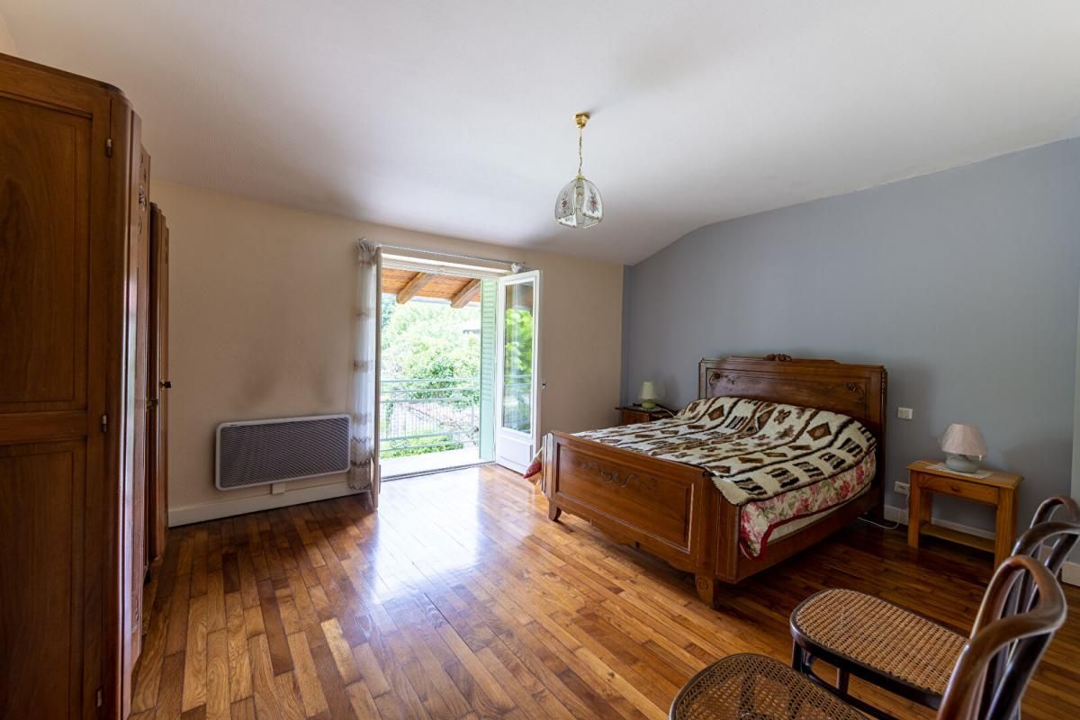 Maison Meillonnas 6 pièce(s) 169 m2 + Hangar