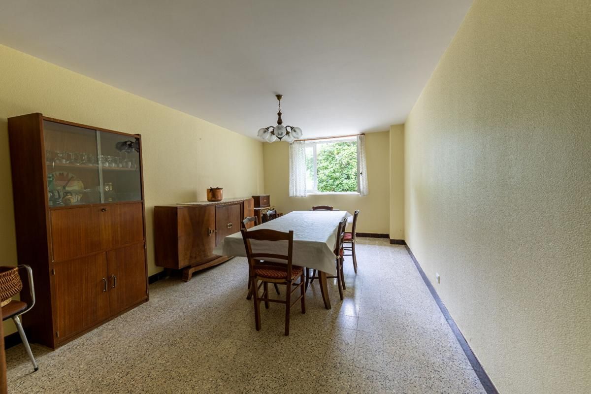 MEILLONNAS Maison Meillonnas 6 pièce(s) 169 m2 + Hangar 3