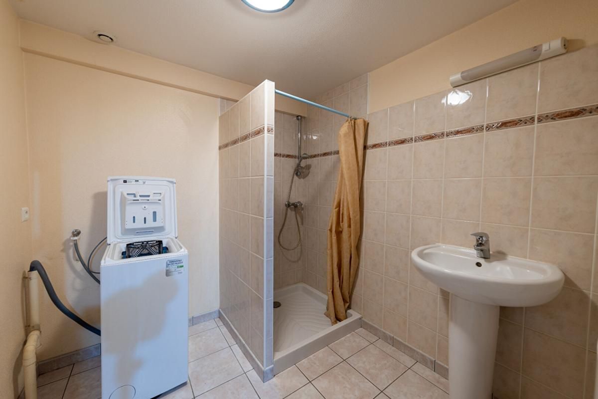 MEILLONNAS Maison Meillonnas 6 pièce(s) 169 m2 + Hangar 4