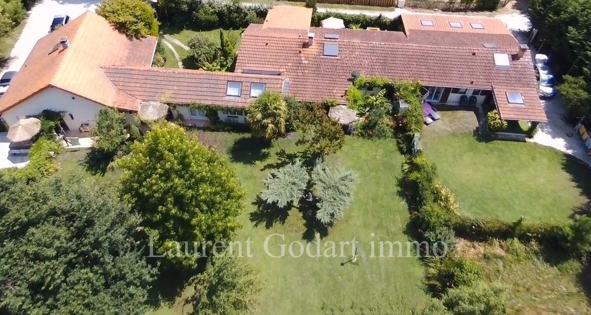 Magnifique propriété de 250m²  (Maison + 2 gîtes + piscine)