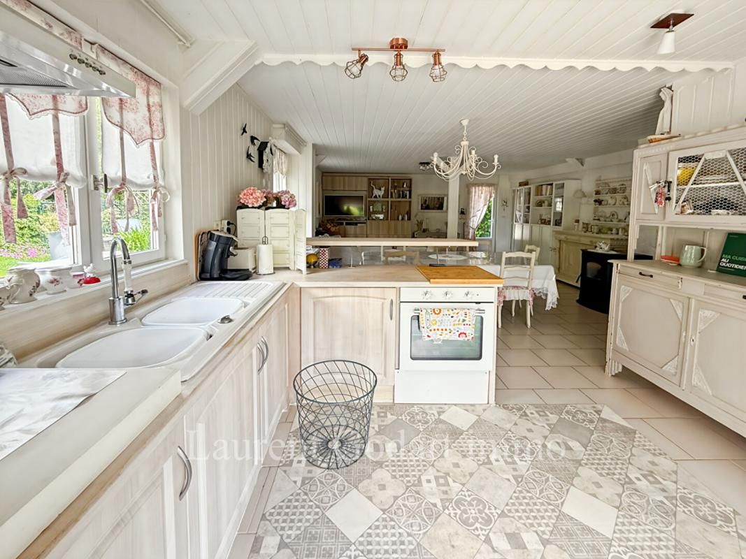 VENDAYS-MONTALIVET Magnifique propriété de 250m²  (Maison + 2 gîtes + piscine) 3