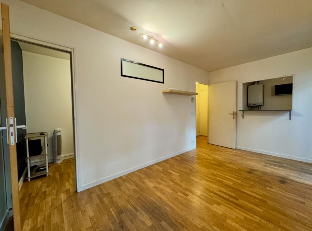 Villejuif ? Studio de 29 m² avec grande terrasse et parking en sous-sol