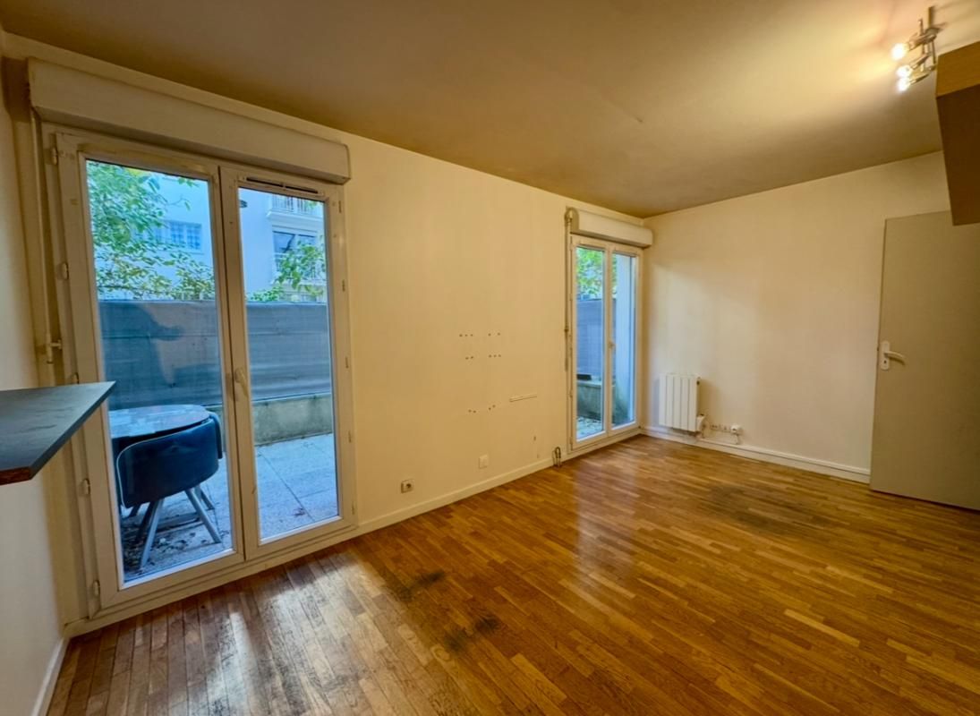 VILLEJUIF Villejuif ? Studio de 29 m² avec grande terrasse et parking en sous-sol 3