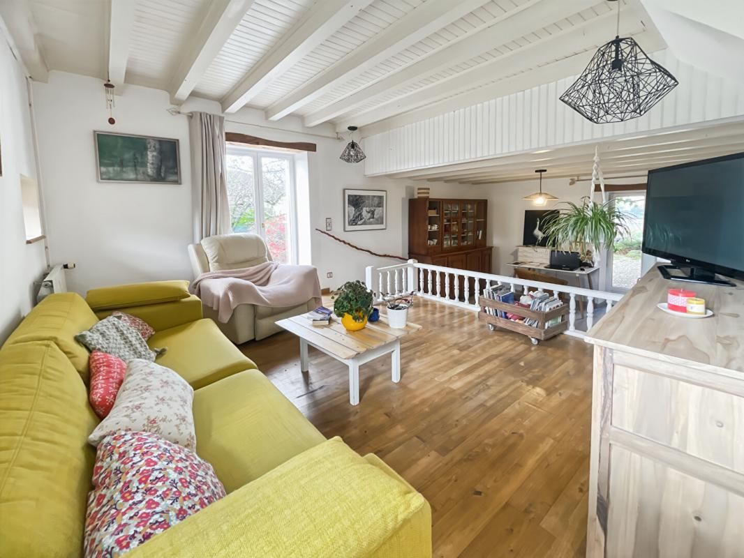 AUMONT Aumont (39) - Maison - 125m2 - 4 chambres - Jardin arboré 2