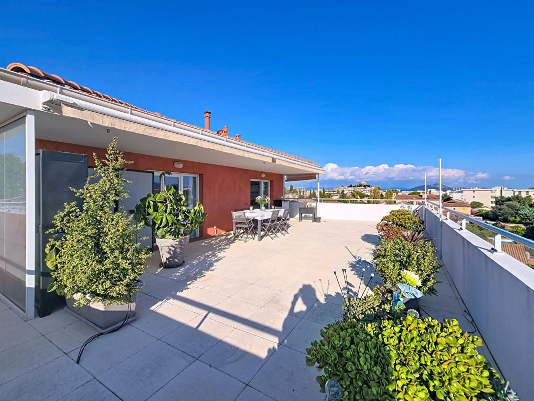 LA GARDE La Garde - T3 de 85 m2 - Terrasse 100m² vue panoramique - 2 pkgs ss terrain - Au calme 1