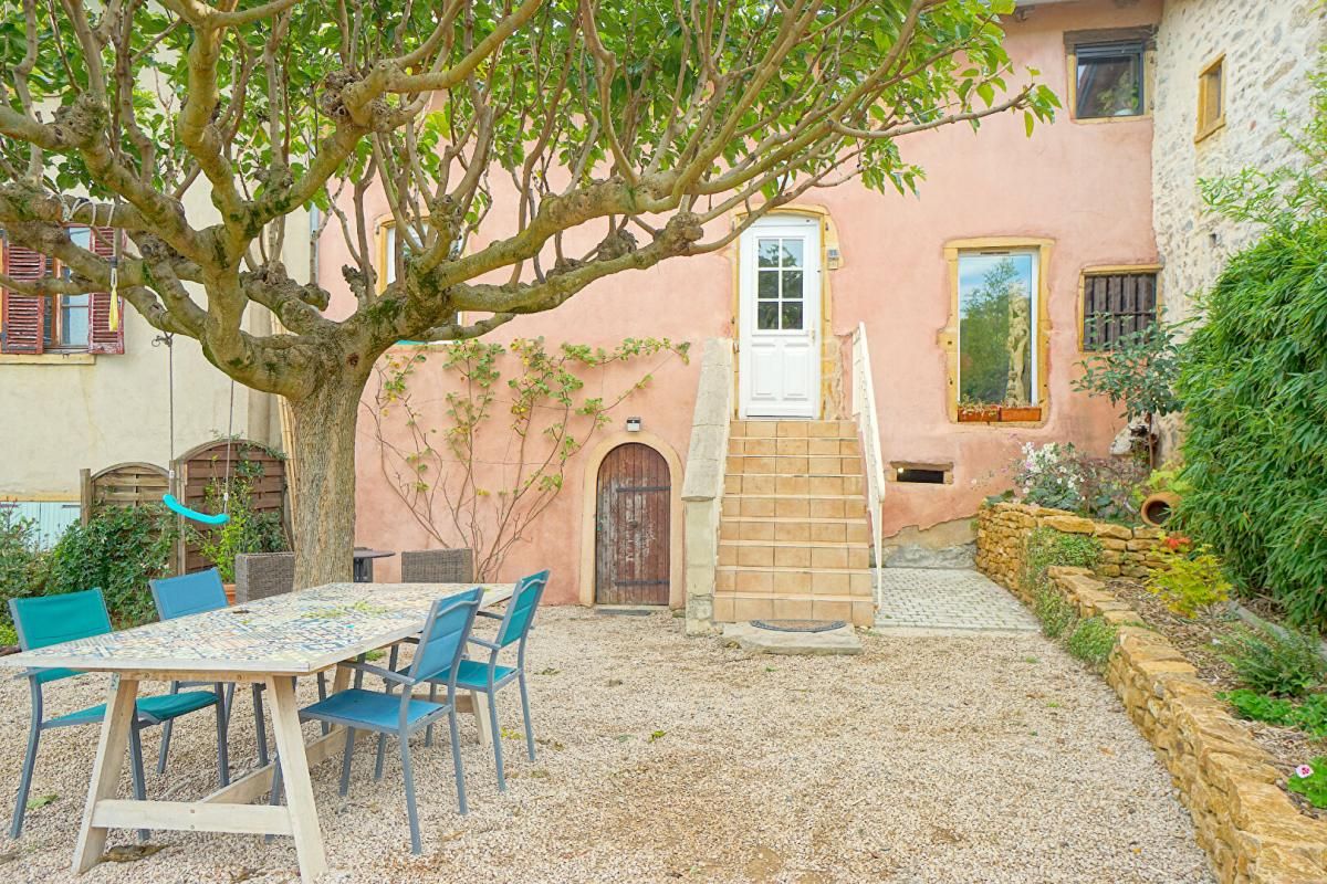 SOURCIEUX-LES-MINES SOURCIEUX-LES-MINES Maison 145 m2 sur terrain de 600m2. 4 chambres 2