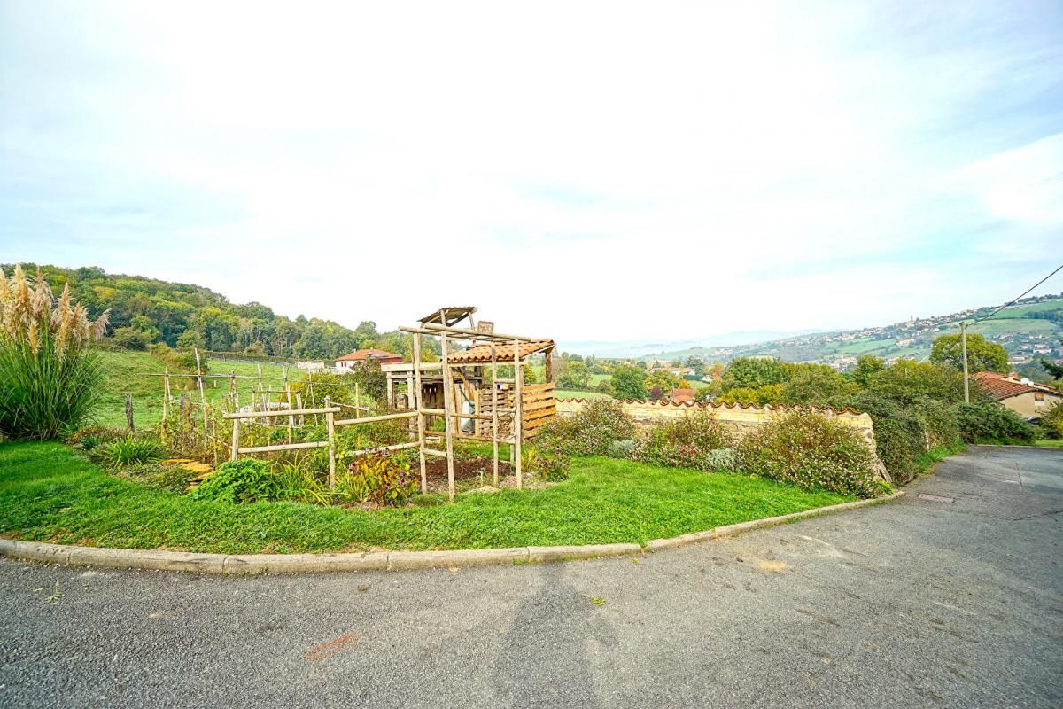 SOURCIEUX-LES-MINES SOURCIEUX-LES-MINES Maison 145 m2 sur terrain de 600m2. 4 chambres 3