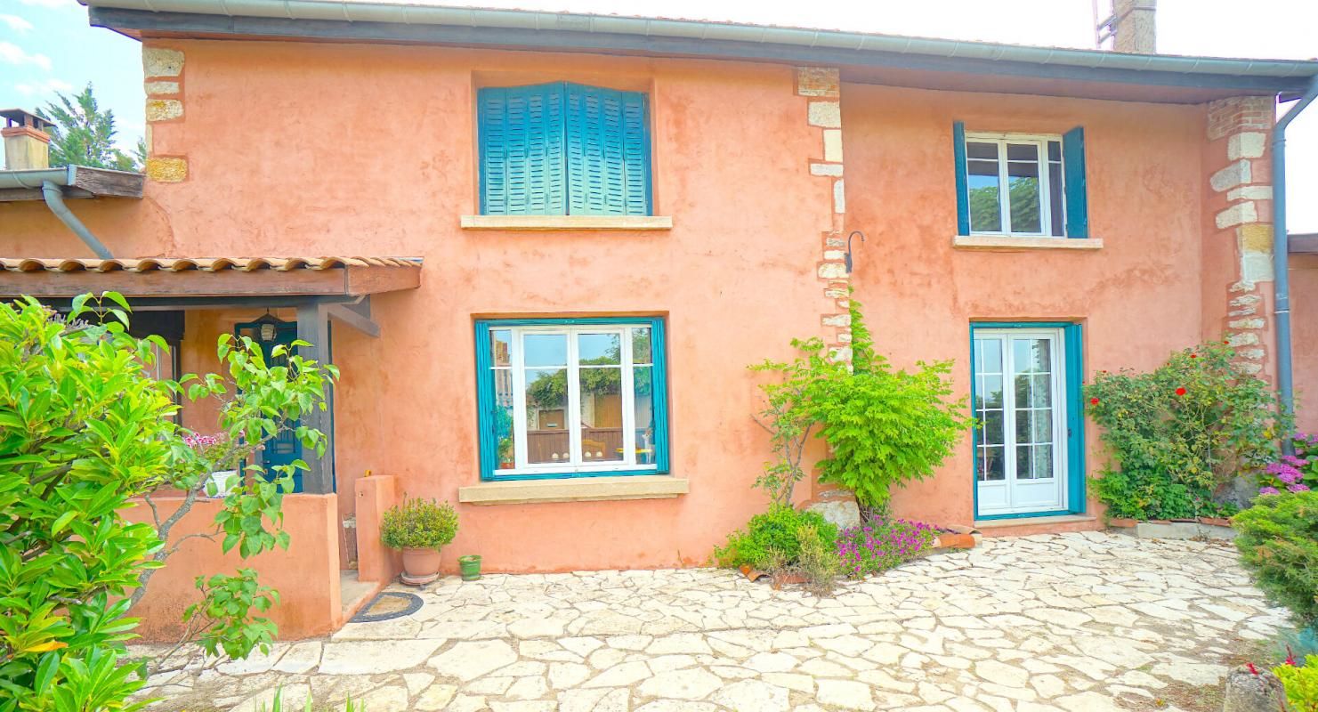 LA TOUR-DE-SALVAGNY Maison  140 m2 2