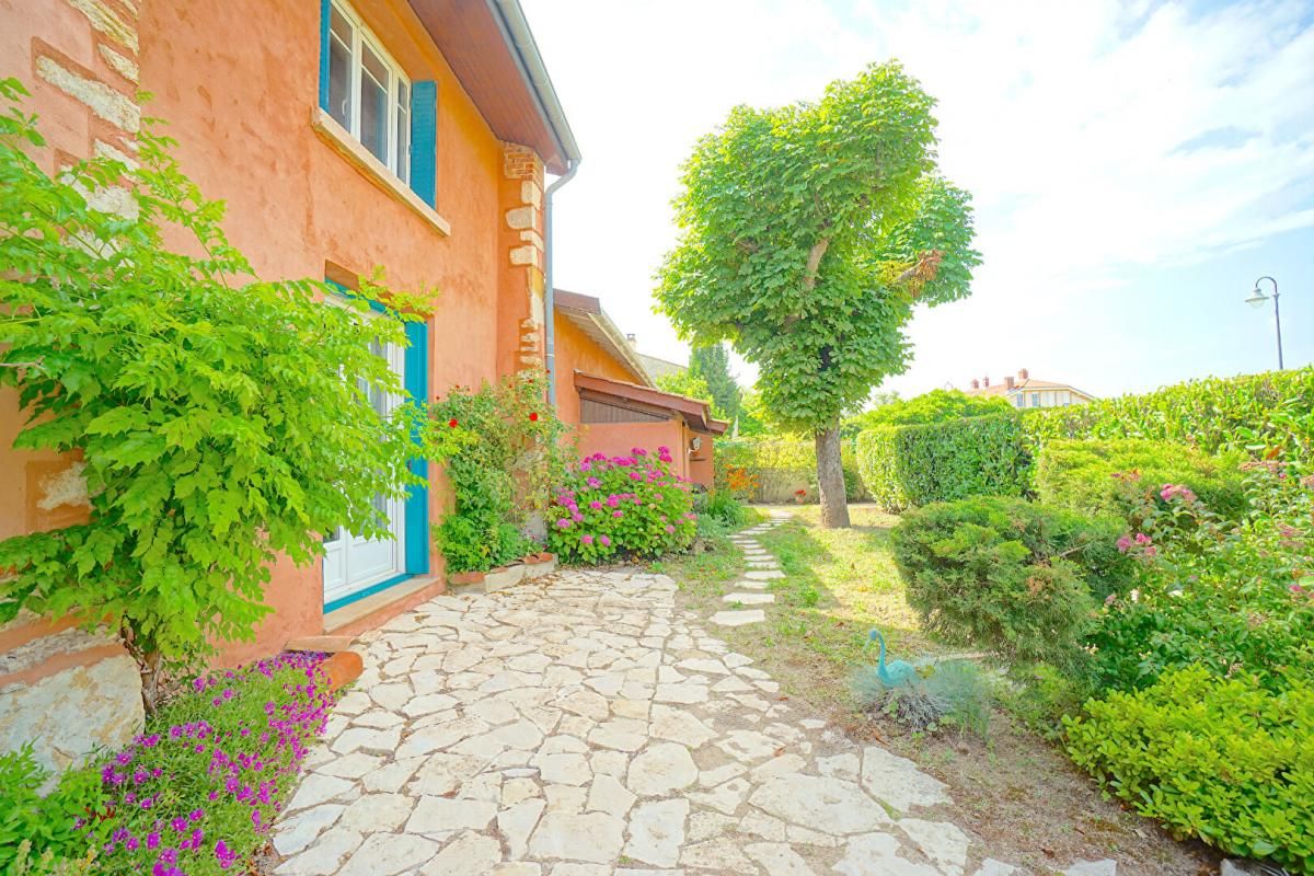 LA TOUR-DE-SALVAGNY Maison  140 m2 3