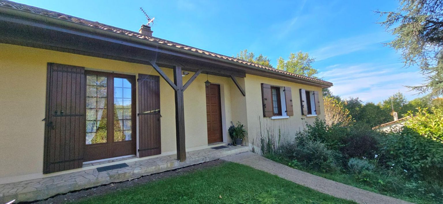 Maison  type 6 , sur sous-sol complet, terrain  arboré de 5734 m²