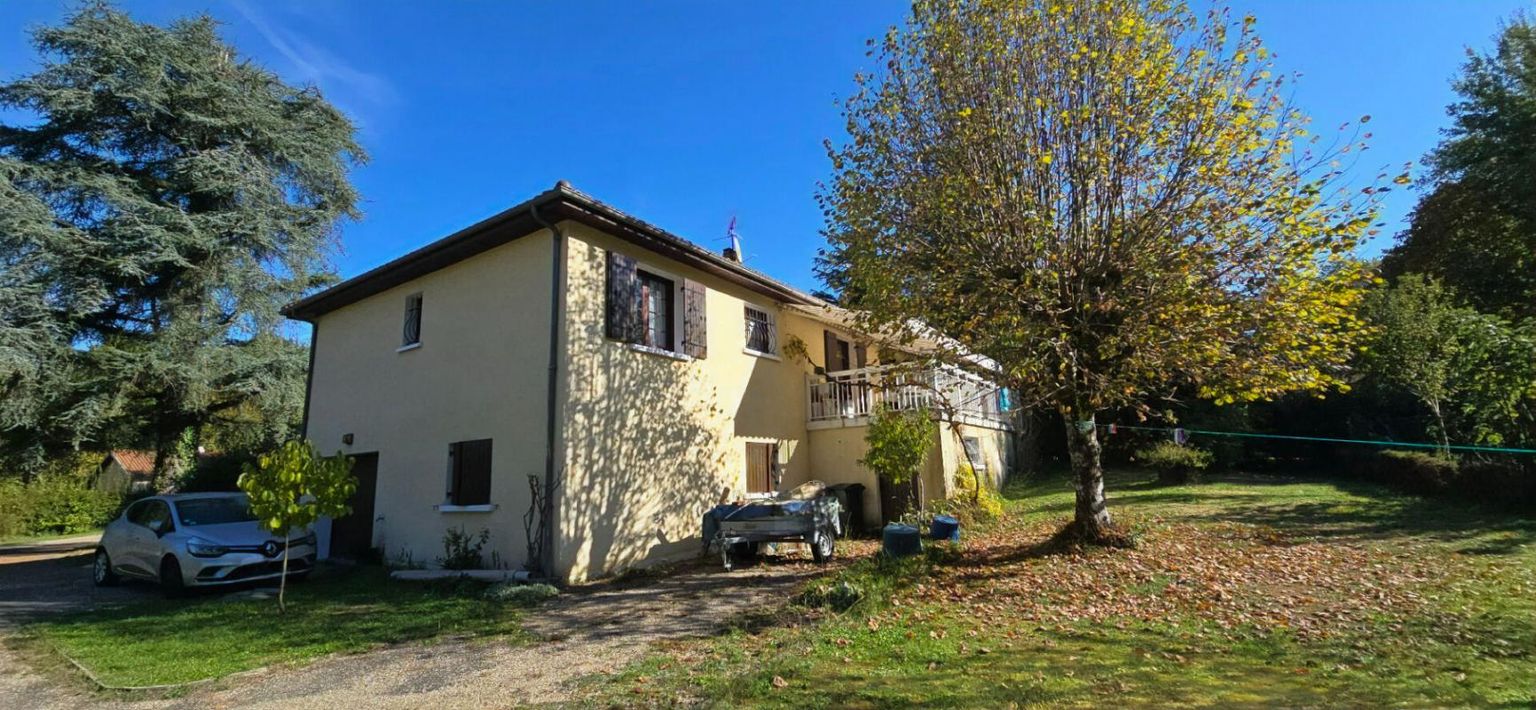 COULOUNIEIX-CHAMIERS Maison  type 6 , sur sous-sol complet, terrain  arboré de 5734 m² 3