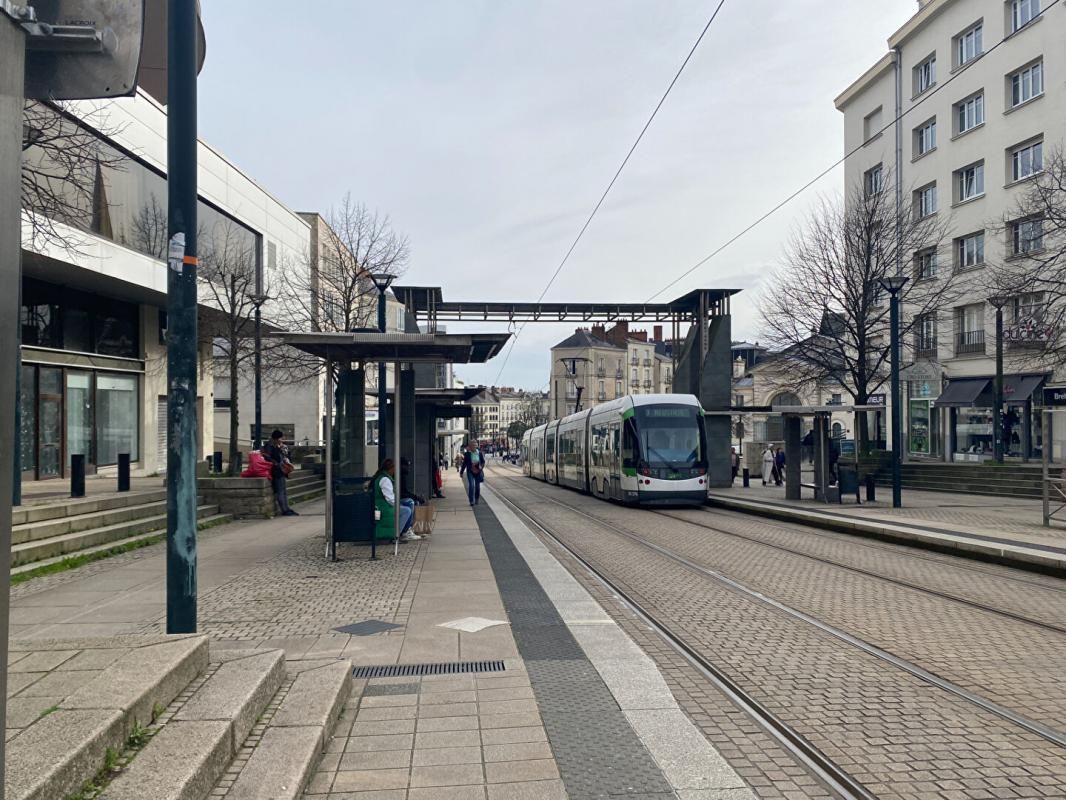 NANTES 44000 NANTES - LOCAL COMMERCIAL LIBRE 140 M² A VENDRE 2
