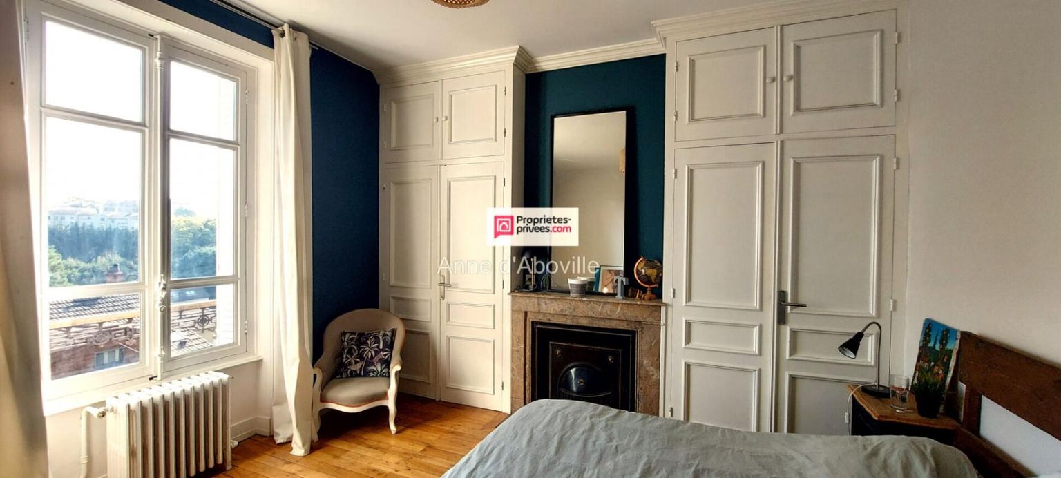TASSIN-LA-DEMI-LUNE Maison 8 pièce(s) 190 m2 2
