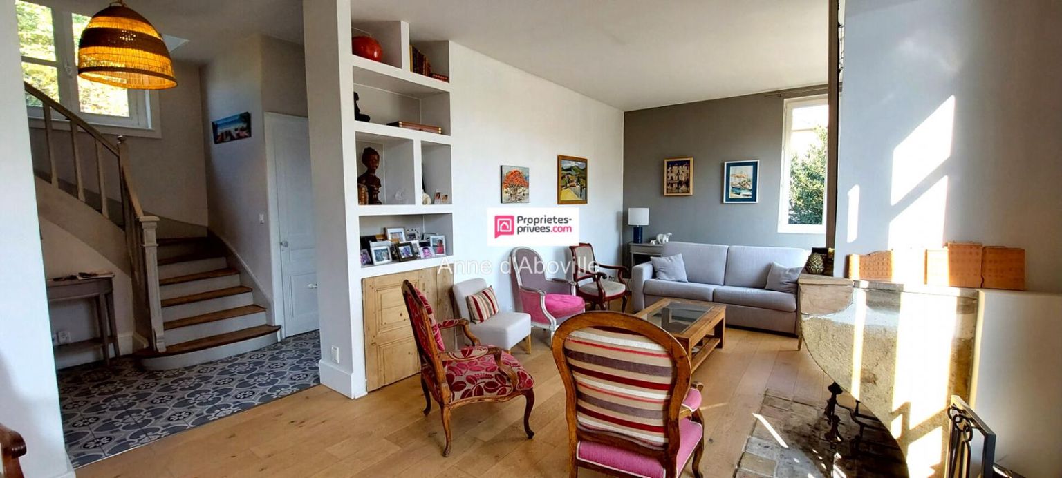 TASSIN-LA-DEMI-LUNE Maison 8 pièce(s) 190 m2 4