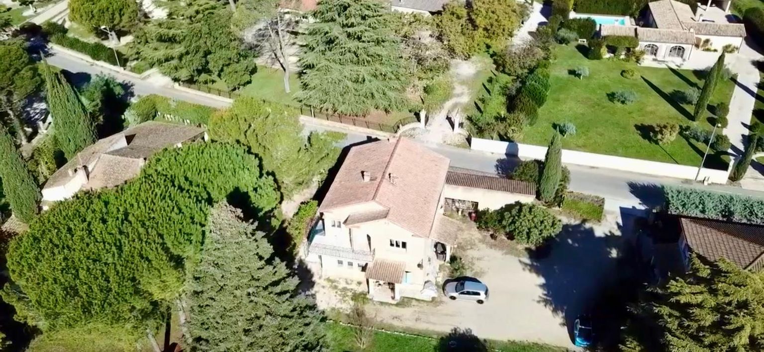 TRESQUES TRESQUES : Villa sur deux niveaux avec double potentiel habitation / professionnel  172,48 m2 Habitables , 5 chambres,  dépendance 120m2 2