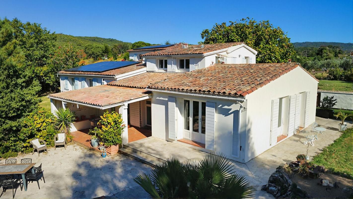 DRAGUIGNAN Authentique Mas Provençal Rénové de 274m²  Piscine Chauffée  3990m² de Jardin Paysager 1