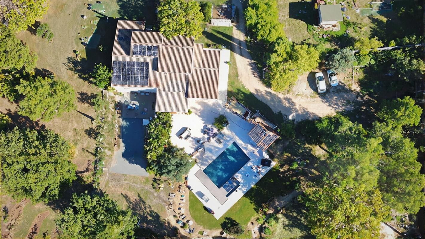 DRAGUIGNAN Authentique Mas Provençal Rénové de 274m²  Piscine Chauffée  3990m² de Jardin Paysager 2