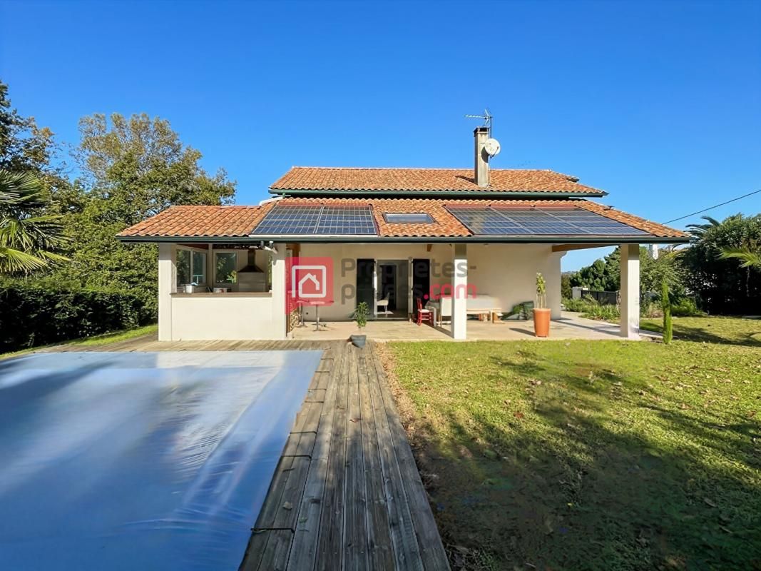 USTARITZ Maison familiale avec jardin et piscine, à proximité du bourg d'Ustaritz 3
