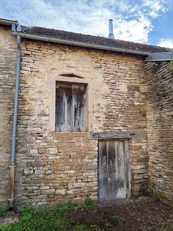 SAINTE-MARIE-SUR-OUCHE Bucher avec cour commune 35 m2 1