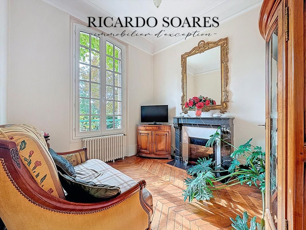 PONT-SAINTE-MAXENCE 60700 PONT-SAINTE-MAXENCE - MAISON DE CHARME 219m² AU BORD DE L'OISE / 6 CHAMBRES / GARAGE / TERRAIN 2865m² 3
