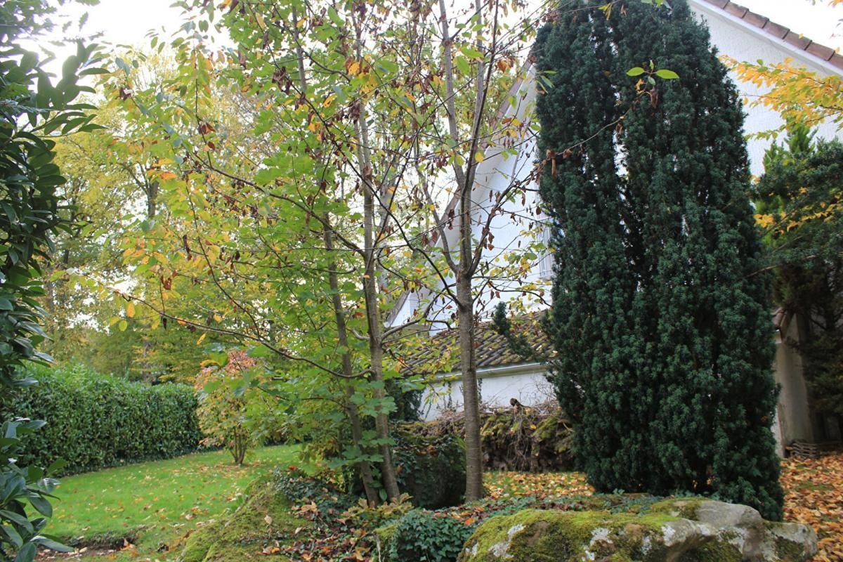 LES ESSARTS-LE-ROI Maison Les Essarts Le Roi 8 pièces 181 m2 2