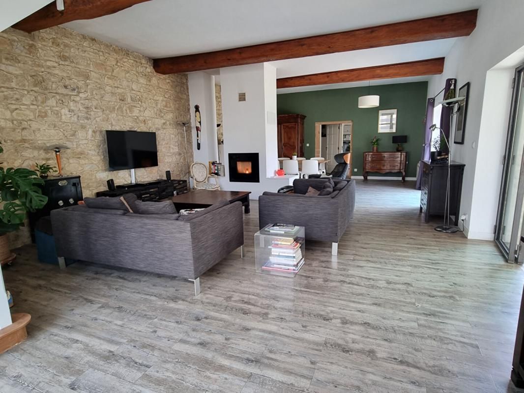 LES CHERES Maison Les Cheres 8 pièces 220 m2, garage, piscine 3