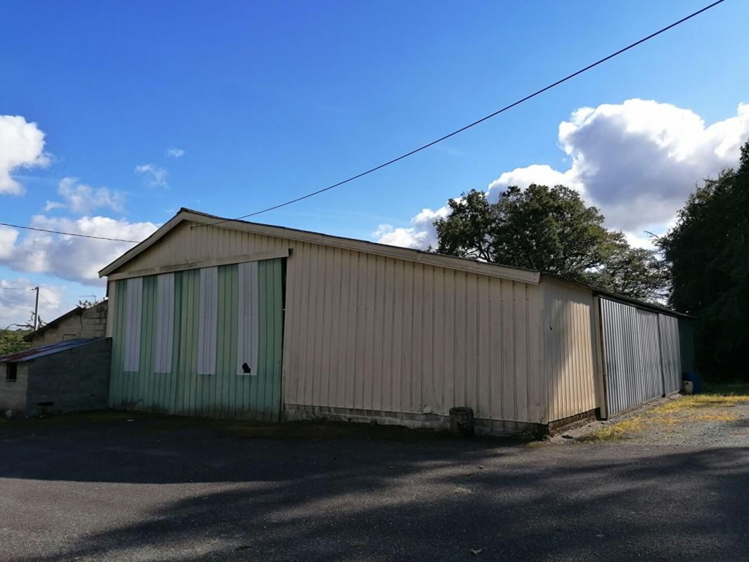 SAINT-SERVANT Maison avec vaste dépendance et terrain de 4 000 m² ? Rare sur le secteur ! 2