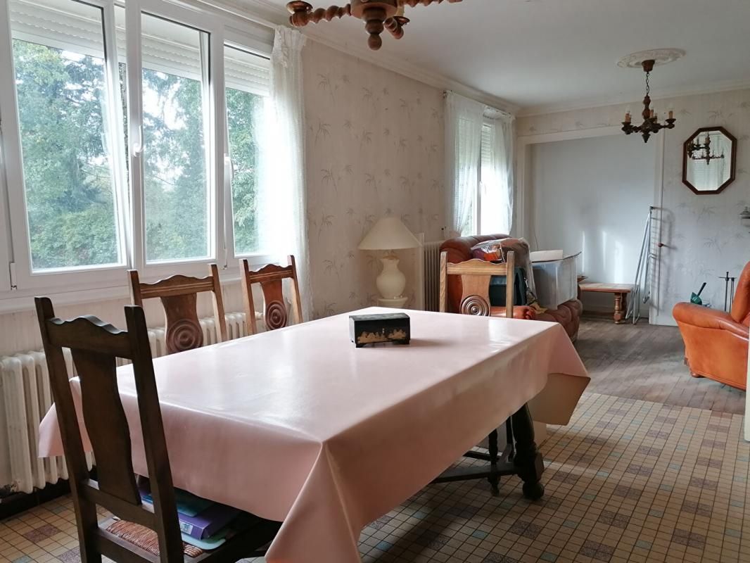 SAINT-SERVANT Maison avec vaste dépendance et terrain de 4 000 m² ? Rare sur le secteur ! 4