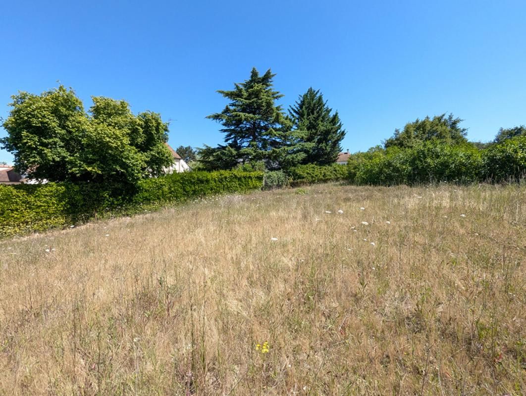 Terrain à bâtir de 618 m2 avec Permis de Construire à Neuville-Sur-Oise