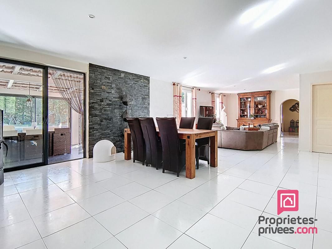 SAINT-MAXIMIN-LA-SAINTE-BAUME Maison avec double habitation, Saint Maximin La Sainte Baume 83470 4