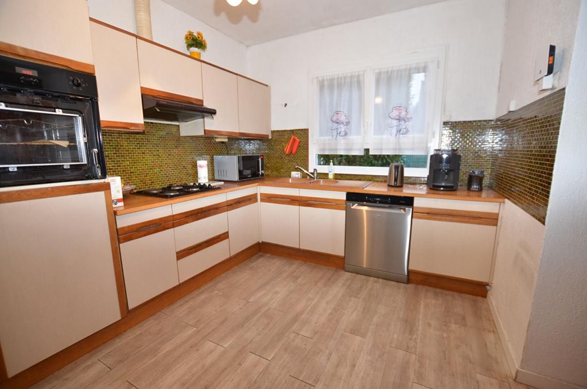 SAINTE-GENEVIEVE-DES-BOIS Maison avec 2 appartements T3 3