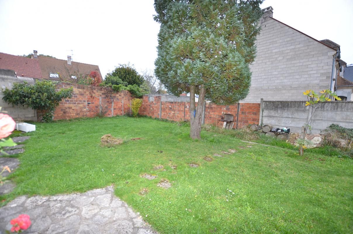 SAINTE-GENEVIEVE-DES-BOIS Maison avec 2 appartements T3 4