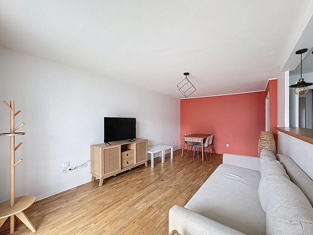 MORANGIS Beau 3 pièces lumineux avec balcon exposé Sud-Est Résidence récente avec ascenseur 4