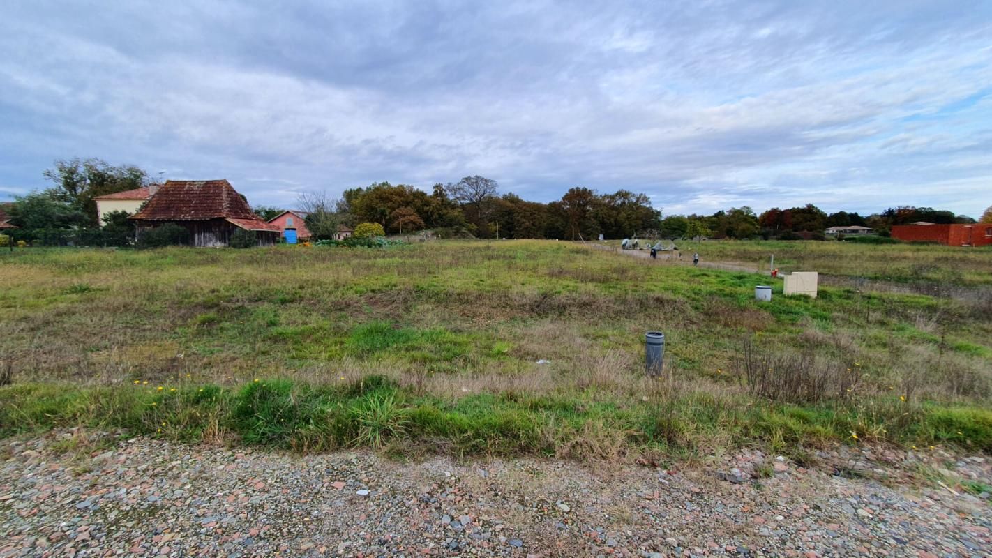 CARCARES-SAINTE-CROIX lotissement au calme 1