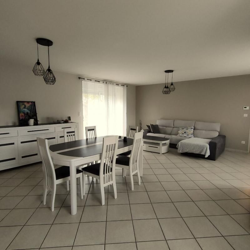 LES LANDES-GENUSSON Maison Les Landes Genusson 7 pièces 180 m2 3