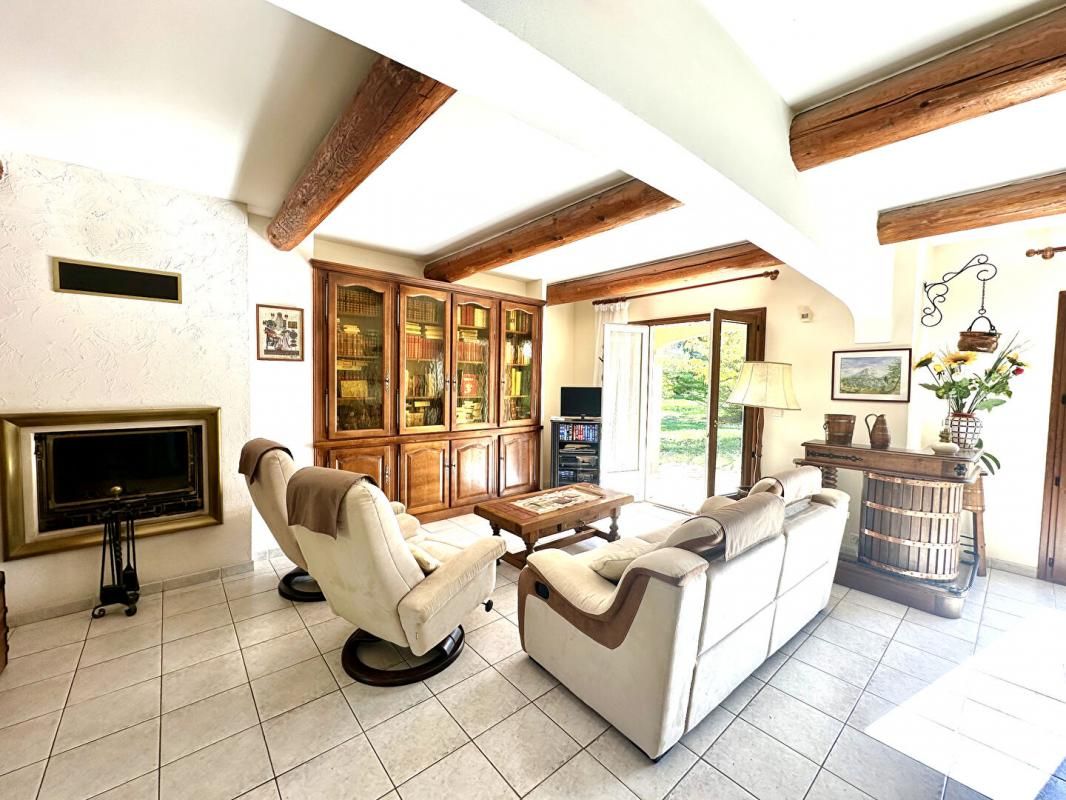 AIX-EN-PROVENCE Maison 5 pièces de 112 m²  sur une parcelle de 4000 m² 4