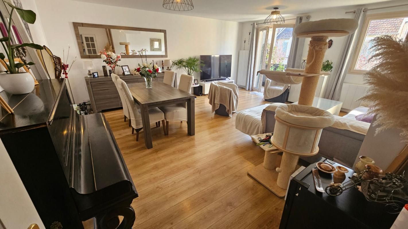 HOUDAN Houdan / Appartement lumineux en parfait état / 3 chambres + parking 3