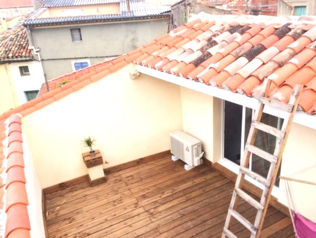 AUTIGNAC Location Autignac Maison de village quatre pièces avec terrasse 1