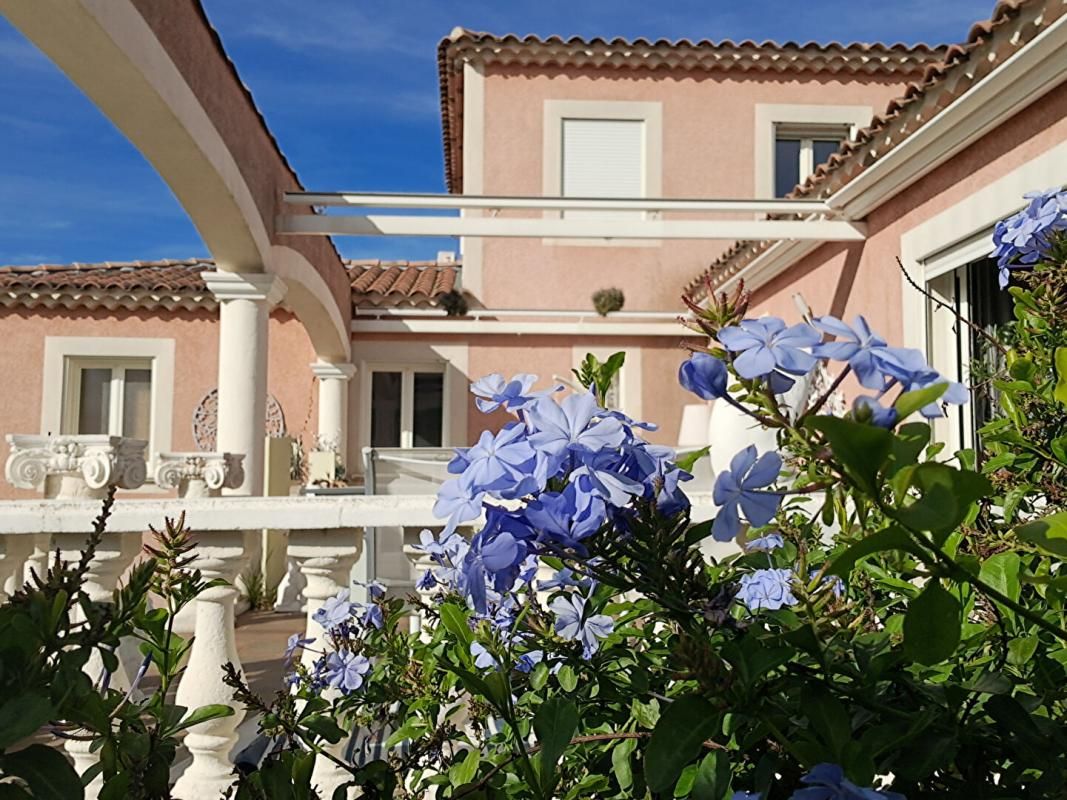 Villa Arles T 5/6 de 165 m² avec Jardin