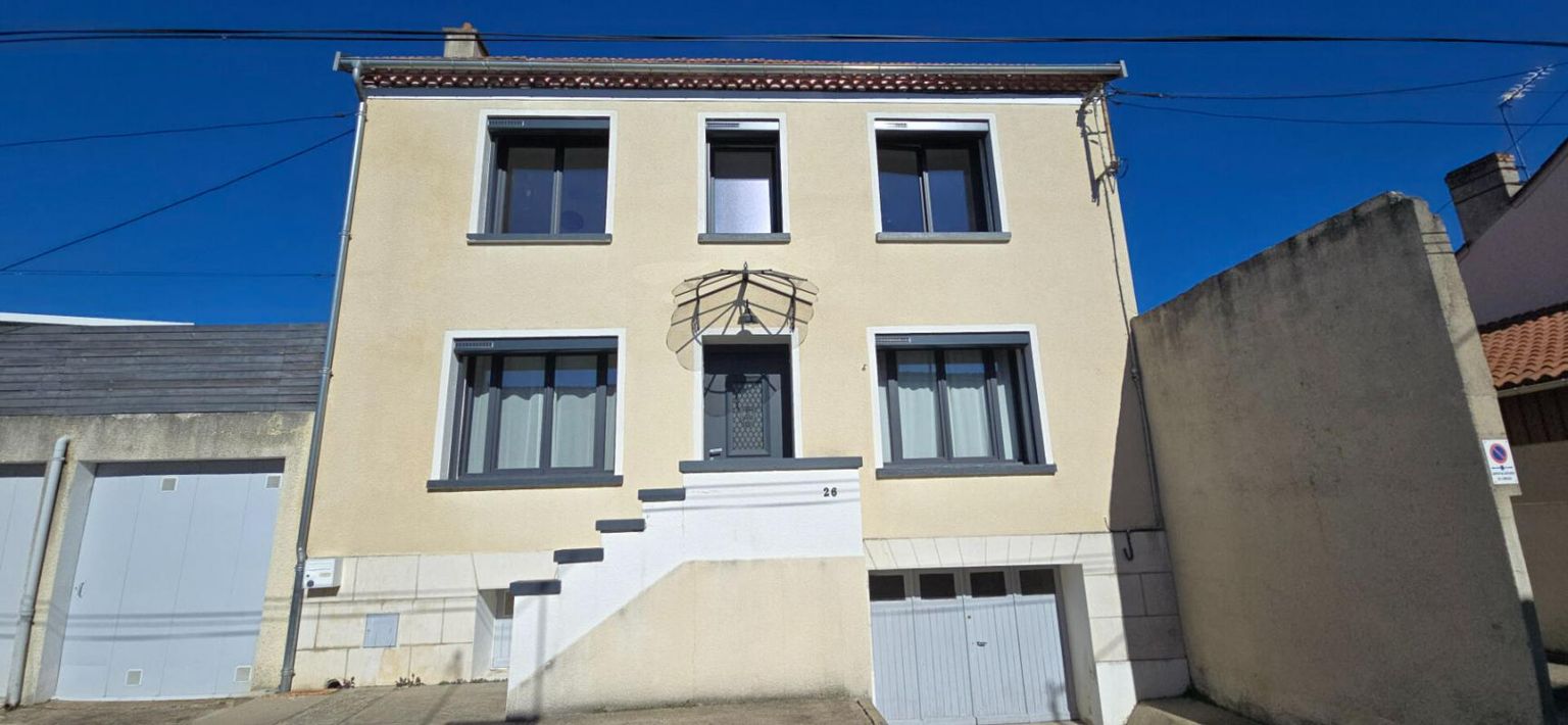 Maison de ville de type  6, avec piscine privative et garage