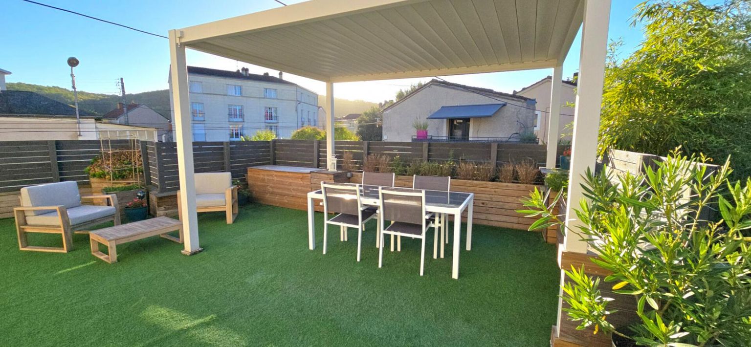 PERIGUEUX Maison de ville de type  6, avec piscine privative et garage 4