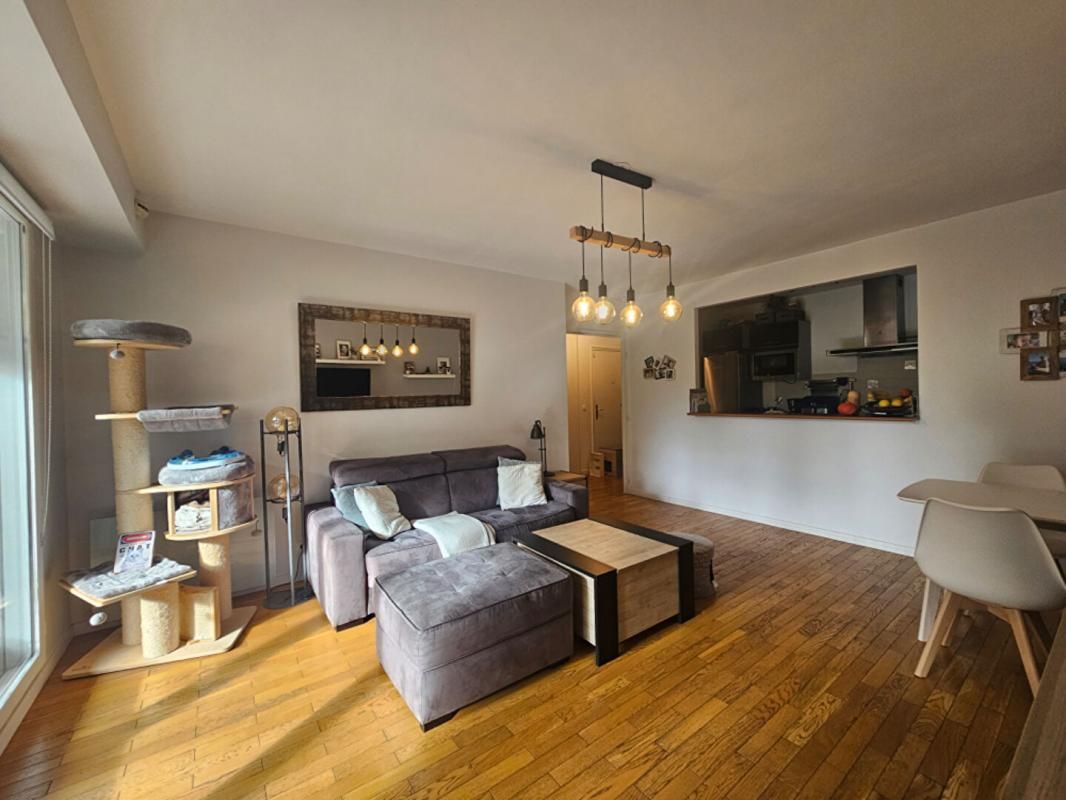 COURBEVOIE Appartement Courbevoie 3 pièce(s) 63 m2 1